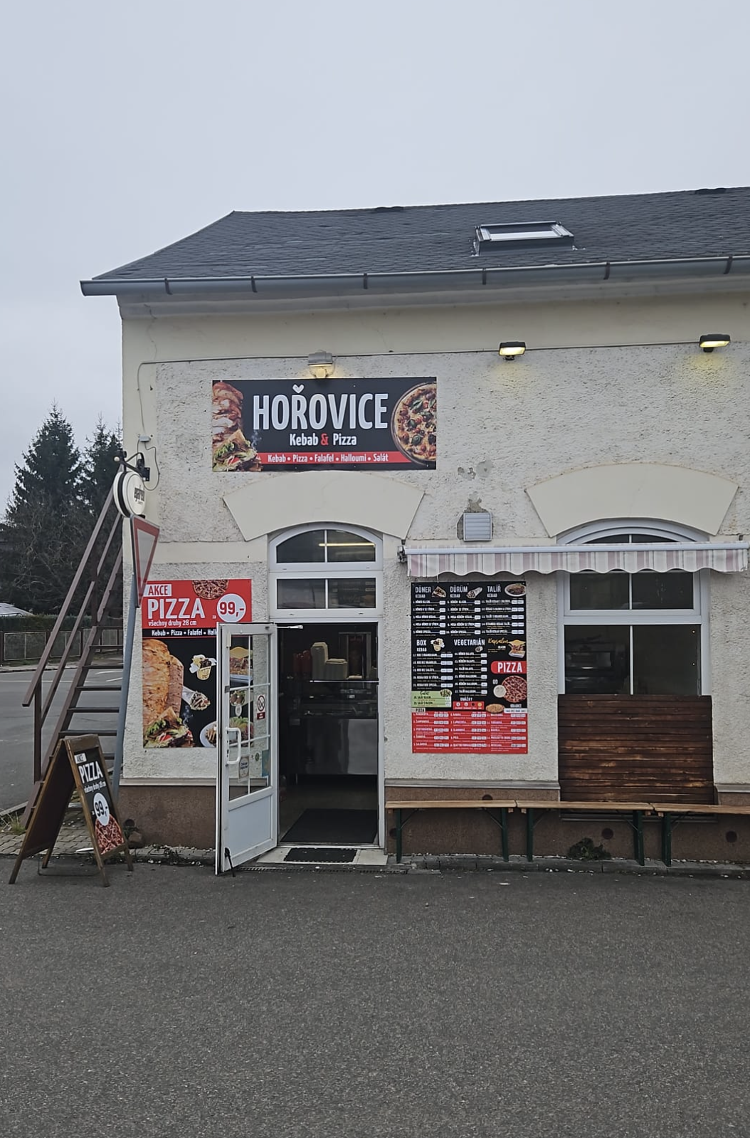Čerstvý dürüm kebab s sebou Hořovice