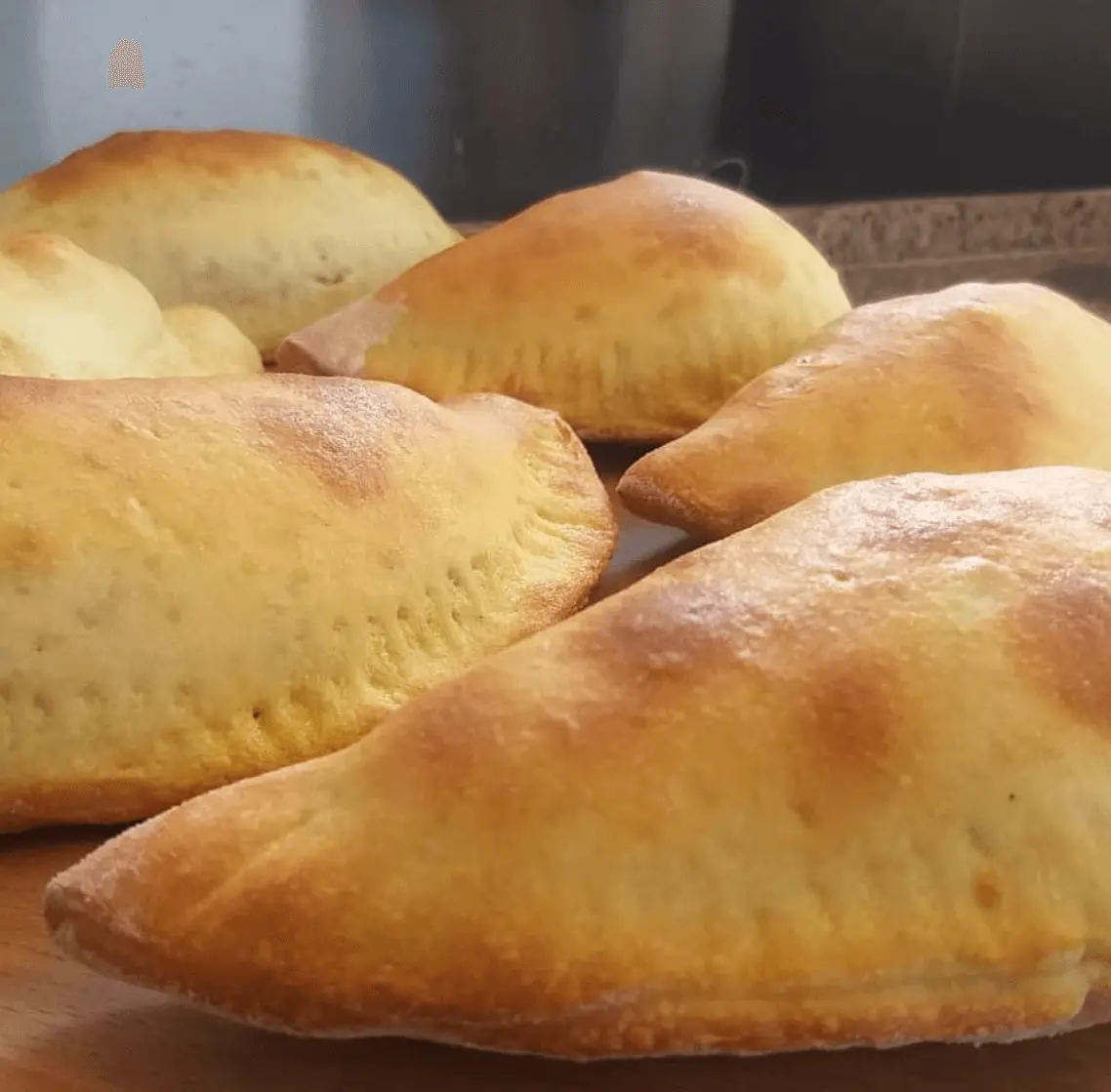 Příprava čerstvého těsta na pizzu v Hořovicích